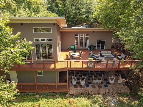 Sleeps 24 | Beaver Lake Views |Game Room Huge Deck