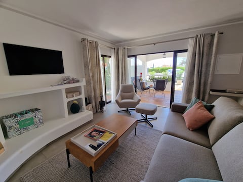 Popular Airbnb listing: Pretty hideaway with garden in União Das Freguesias De Lagoa E Carvoeiro