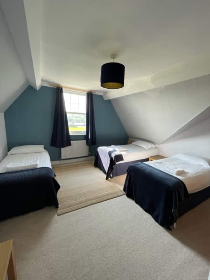 Chambre 7 : double et simple ou 3 lits simples