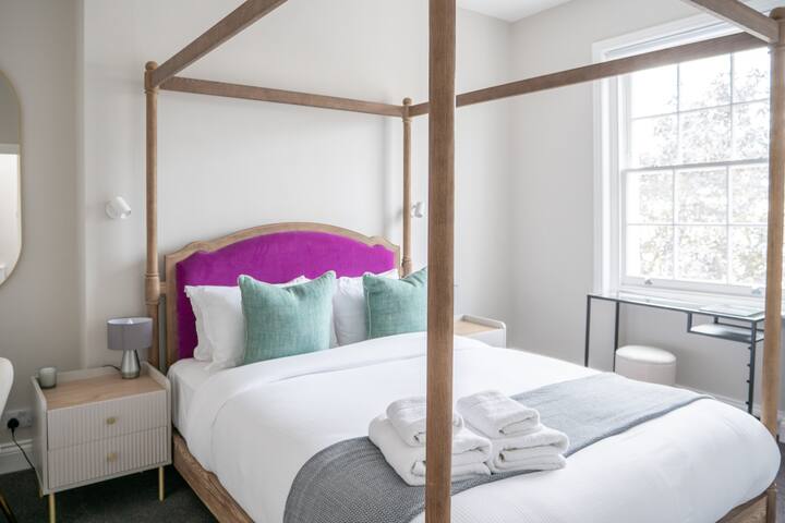 Spectacular flat located in prime Notting Hill gallery image 4