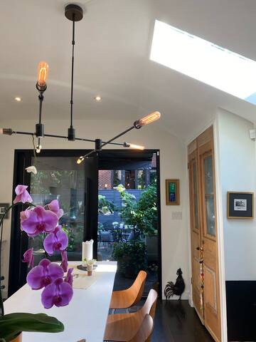 Charming Yorkville Townhouse gallery image 3