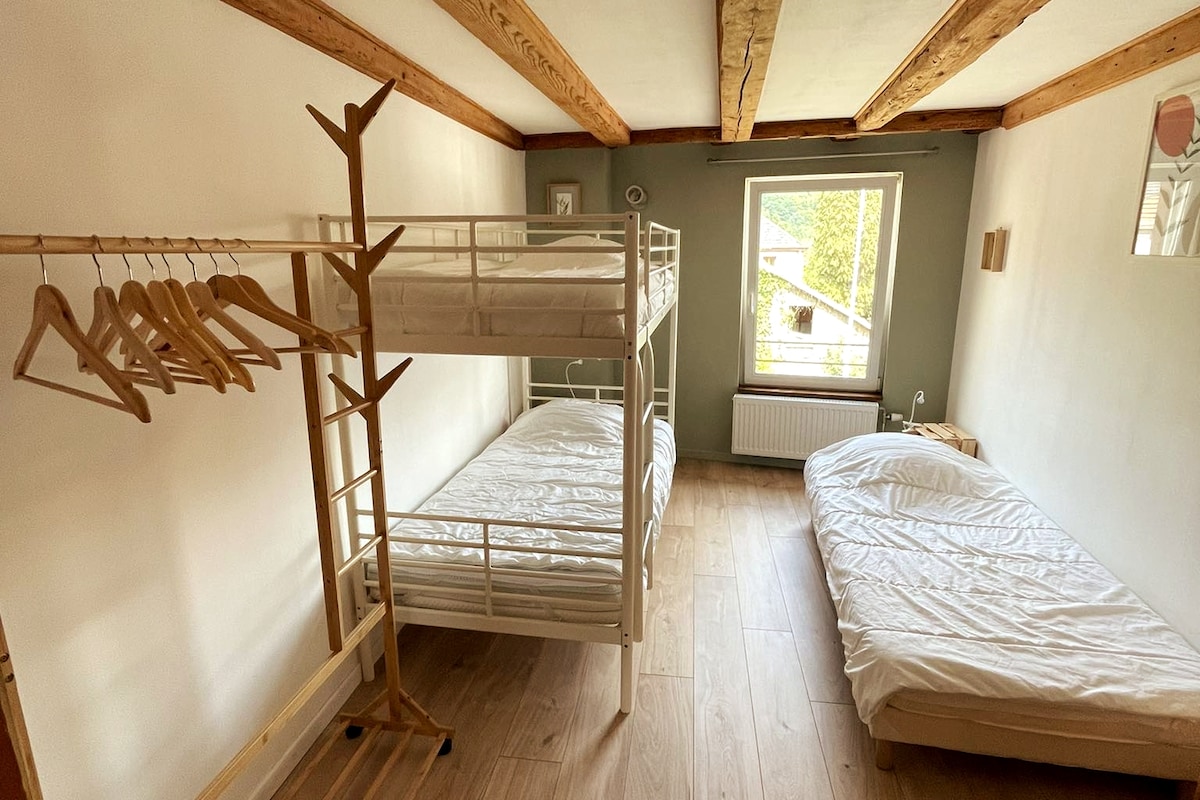 Dhomë me 3 krevate tek