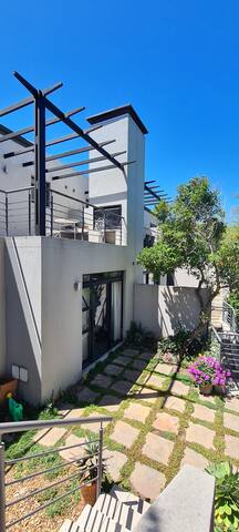 Water side Town house on the canal gallery image 5