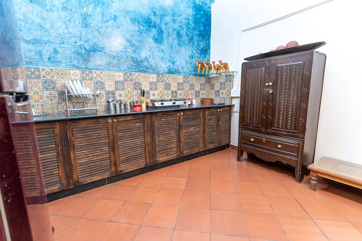 Full kitchen image 1