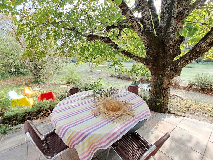 Détente à L'ombre Du Tilleul - Buis-les-Baronnies