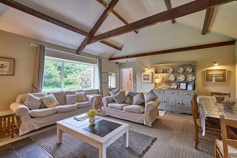 Willow Cottage. Cosy cottage in rural location