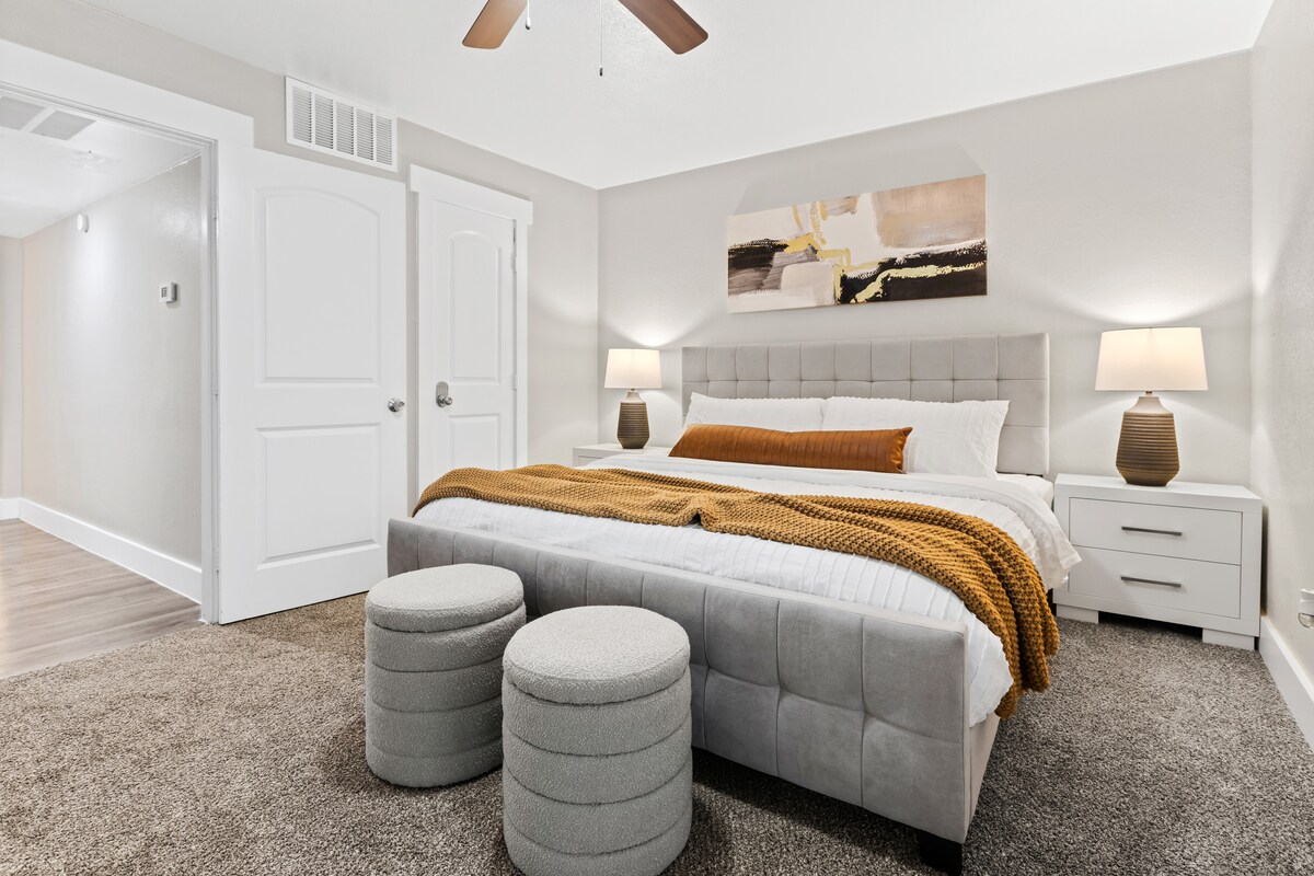 Suite principale avec lit King Size en mousse 14"et draps sur mesure