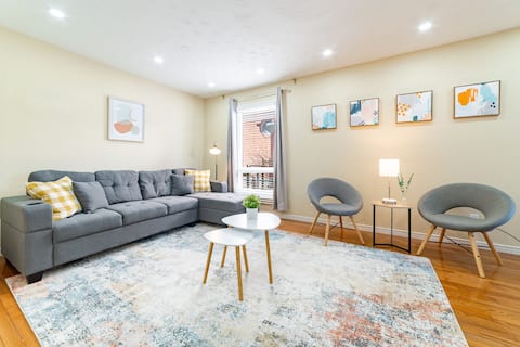 4km to UW - Close to Transit -3BD + 2 workstations