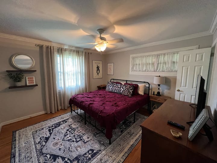 Მთავარი საძინებელი დამაკავშირებელი სააბაზანოთი