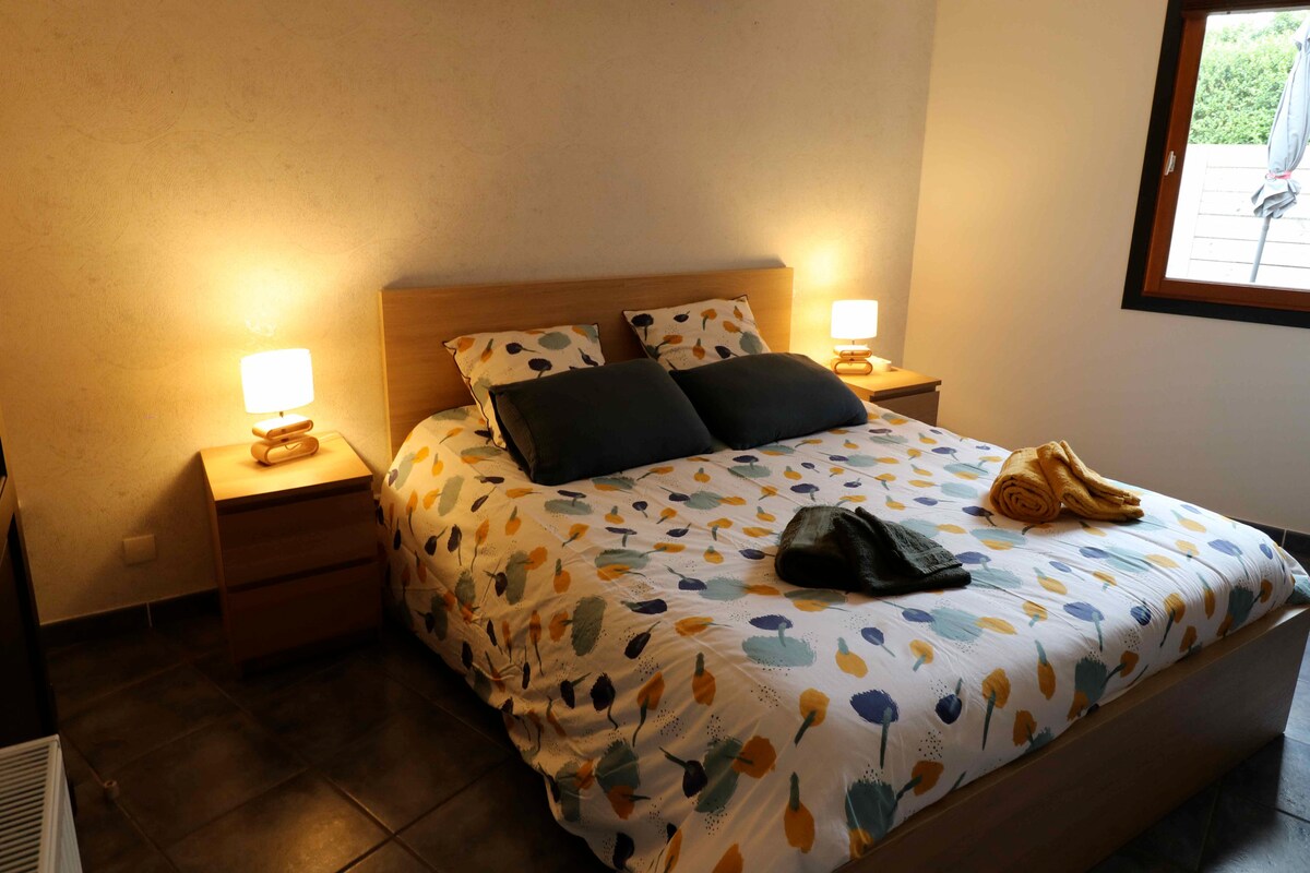 Spavaća soba u prizemlju - krevet 160  s vlastitom kupaonicom