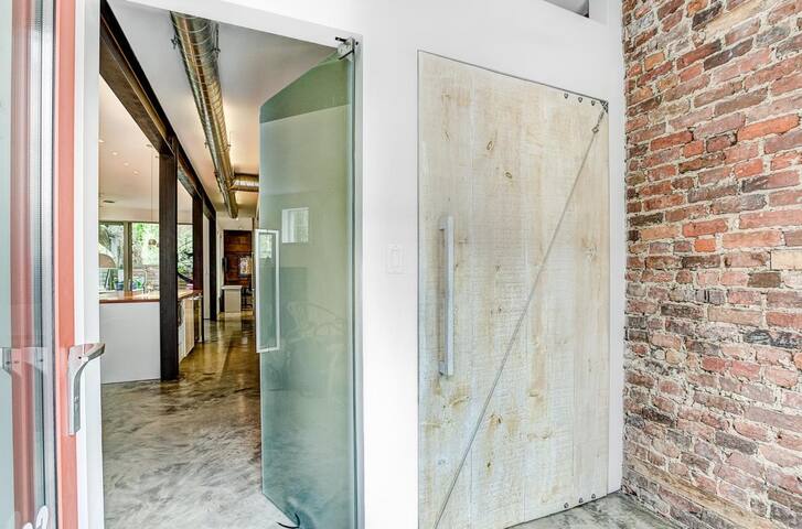 Stunning Plateau Home gallery image 3