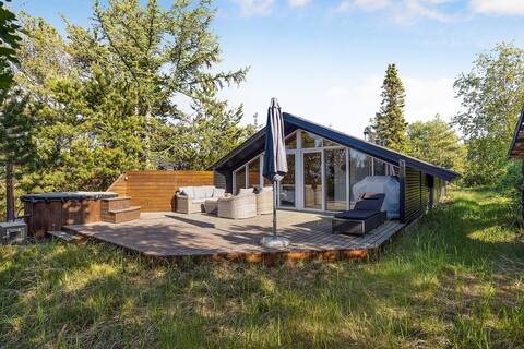 Cozy cottage wilderness bath and 200 m from beach