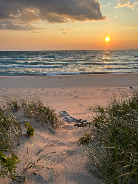 The Southworth - Direct 100’ Lake Michigan Beach