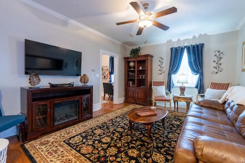 Another lovely, charming apartment. Top floor 3a