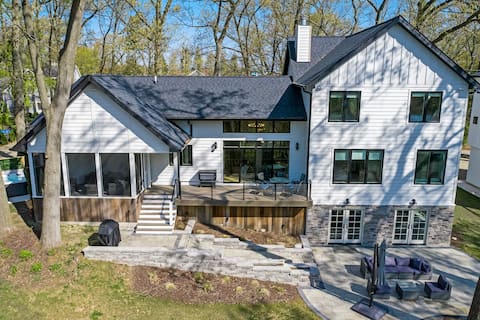 Blue Laguna Retreat | Private Beach | Hot tub