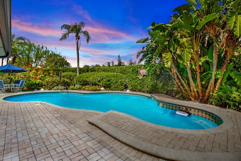 Tropical Haven: Private Pool, Hot Tub, and Bliss