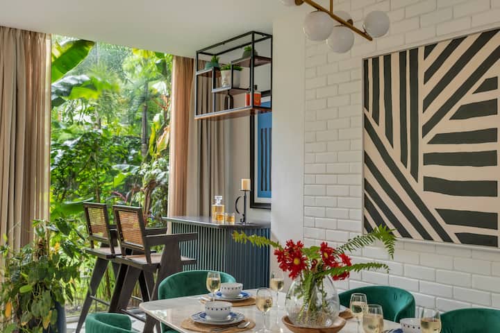 Bar And Dining Area
