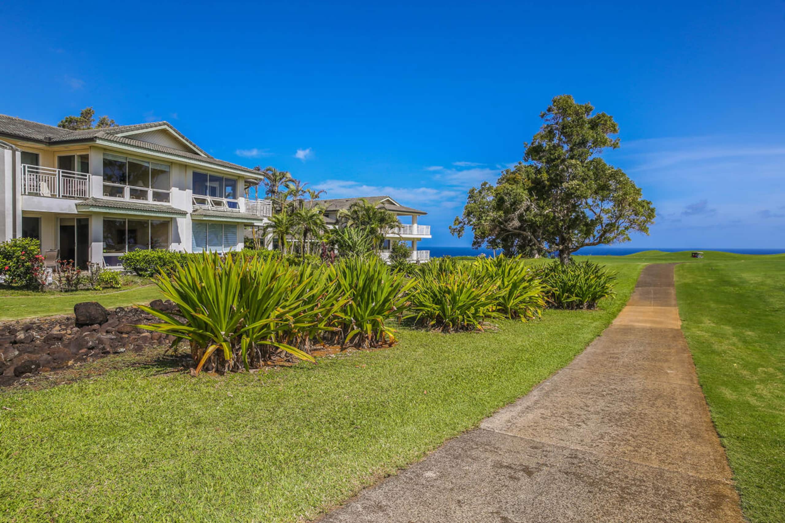 Condo in Princeville · ★4.81 · 1 bedroom · 2 beds · 2 private baths - Image 15