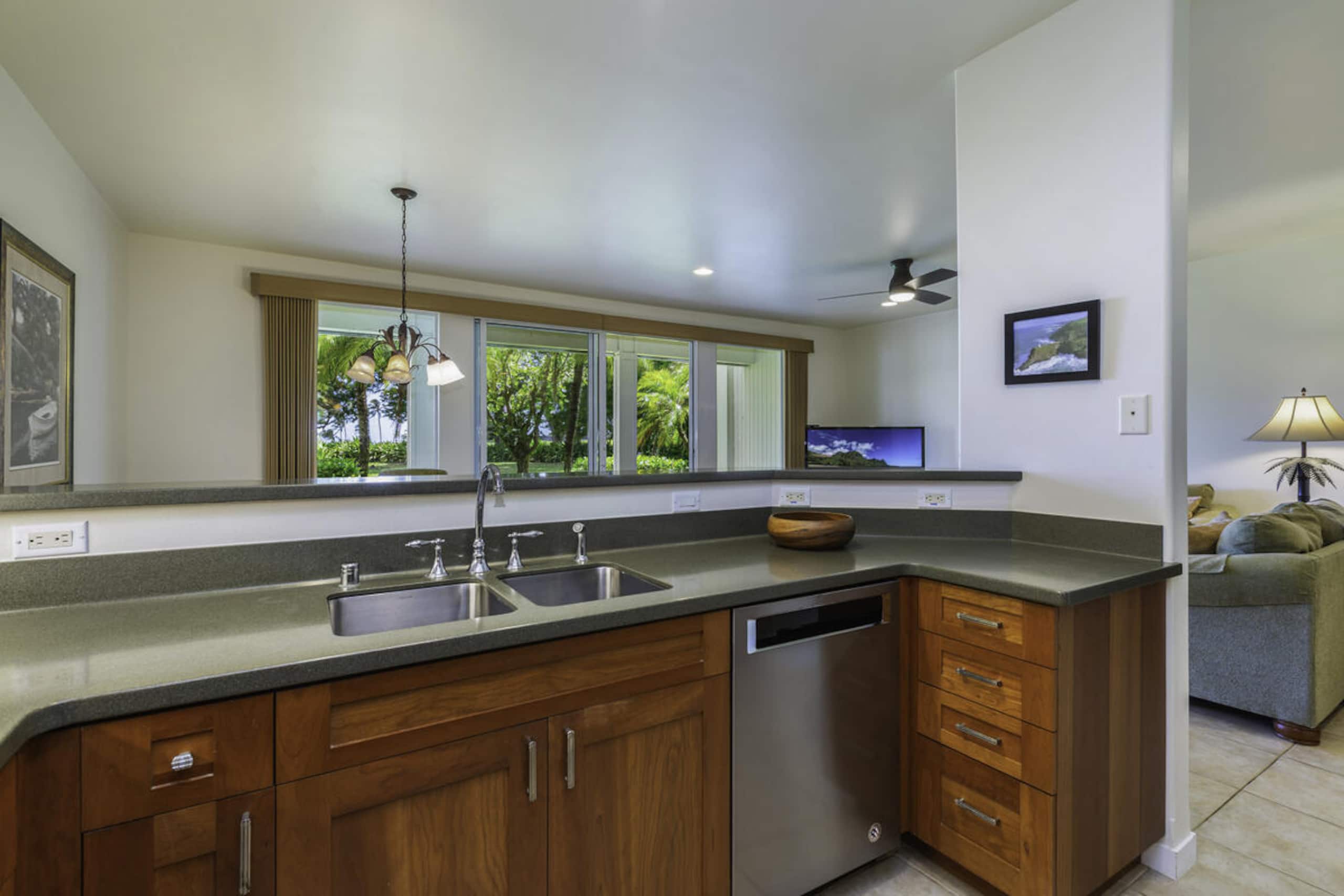 Condo in Princeville · ★4.81 · 1 bedroom · 2 beds · 2 private baths - Image 4