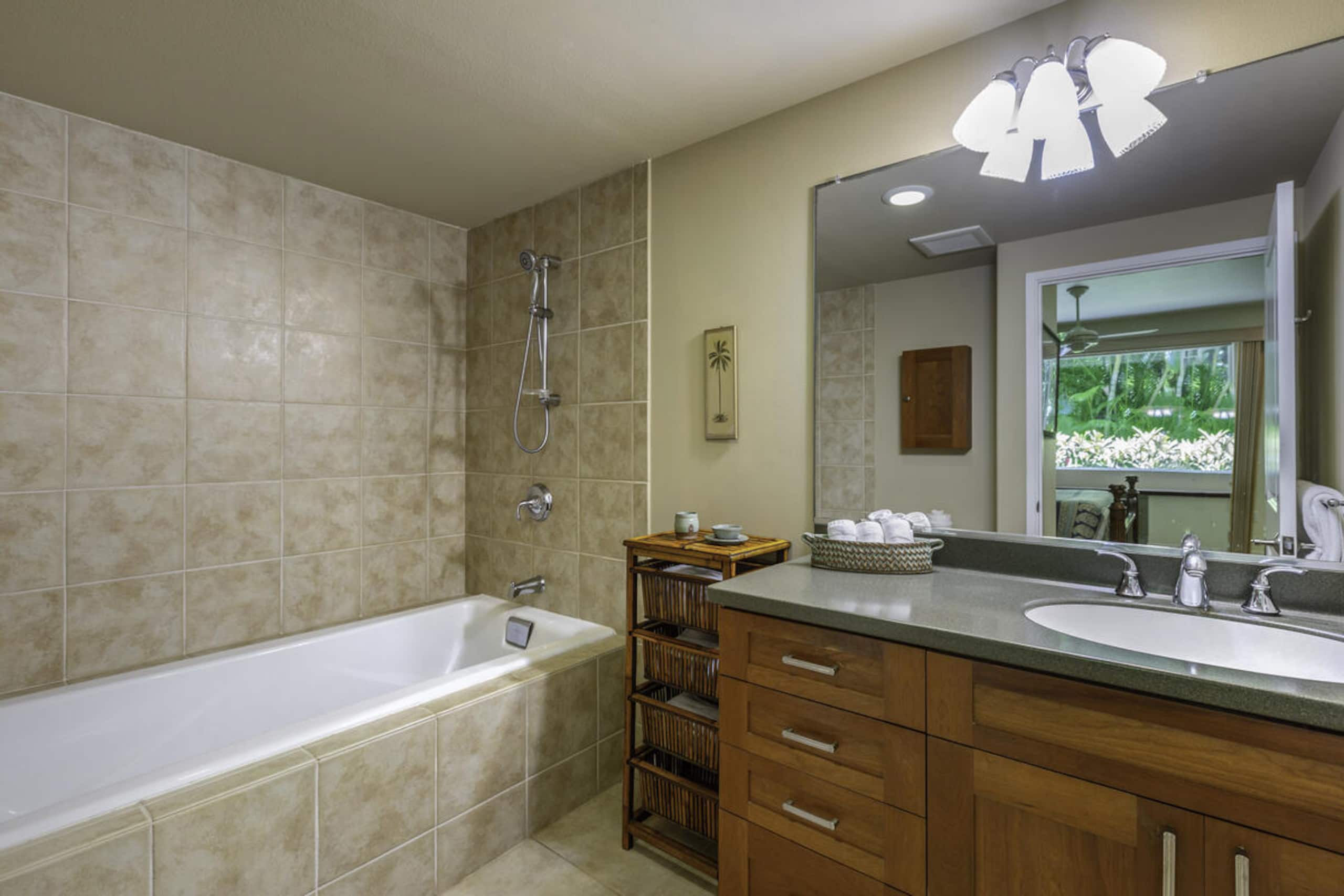 Condo in Princeville · ★4.81 · 1 bedroom · 2 beds · 2 private baths - Image 9