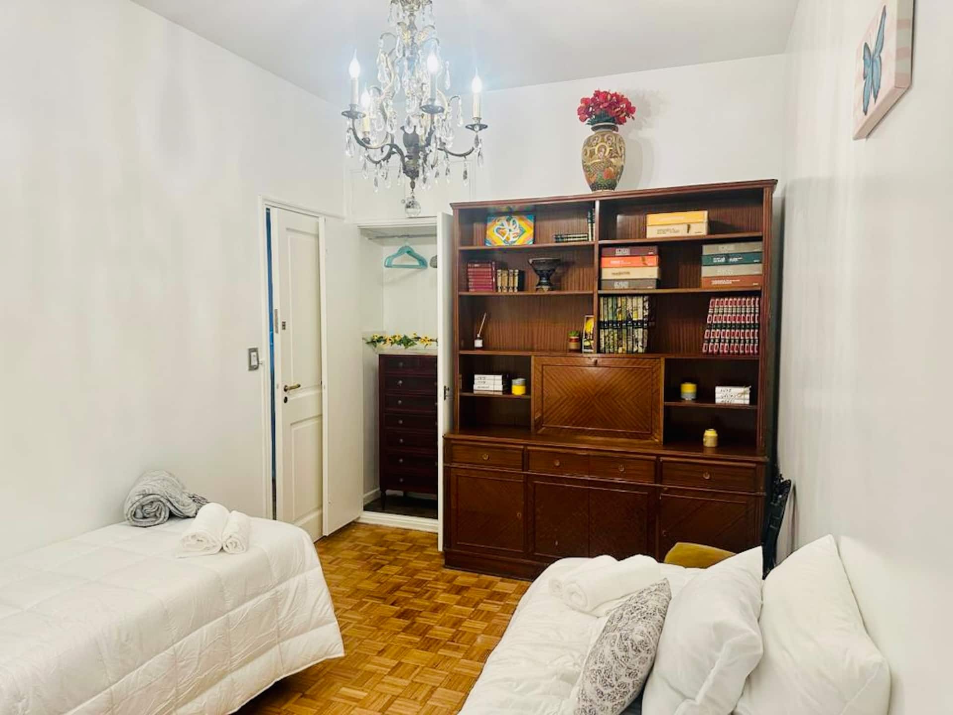 Two-bedroom apartment in Recoleta