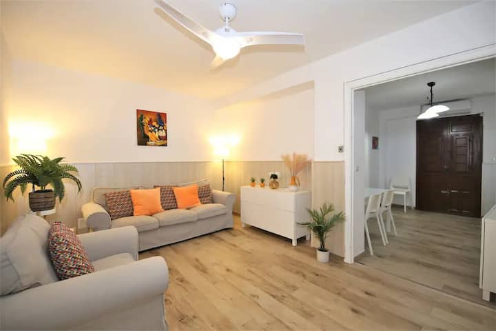 Colorful & Cozy Old Town Gem: 5* Location, Rooftop - Estepona