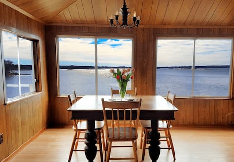 3-bedroom Lakeview Cottage (Rockwood #8)