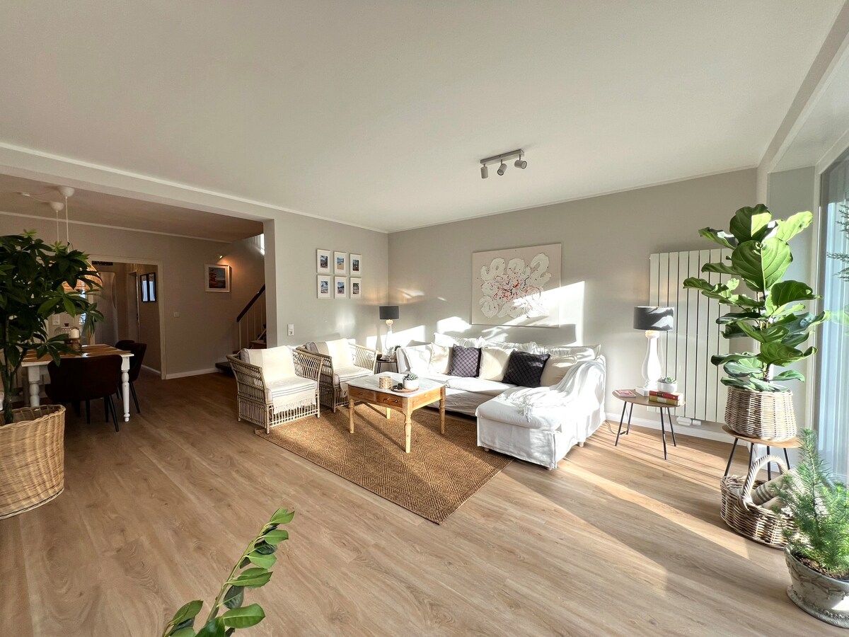 Erfolgreiche Airbnb-Immobilie: Large HOUSE & garden, highclass „cozy-unique-home“ in Bremen