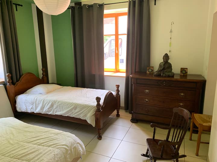 Спалня 
№ 1 До банята 