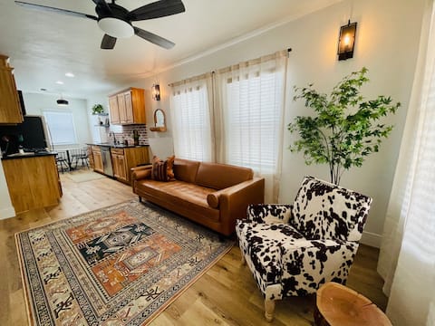 Maggie’s Place / Old Town Clovis