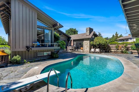 4B/Hot Tub and Beautiful View Villa