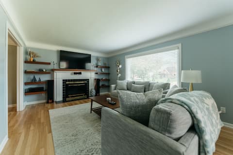 Amenity-Filled Home in Grosse Pointe Park!