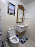 Cozy 2-bedroom Apartment in Venetian Road