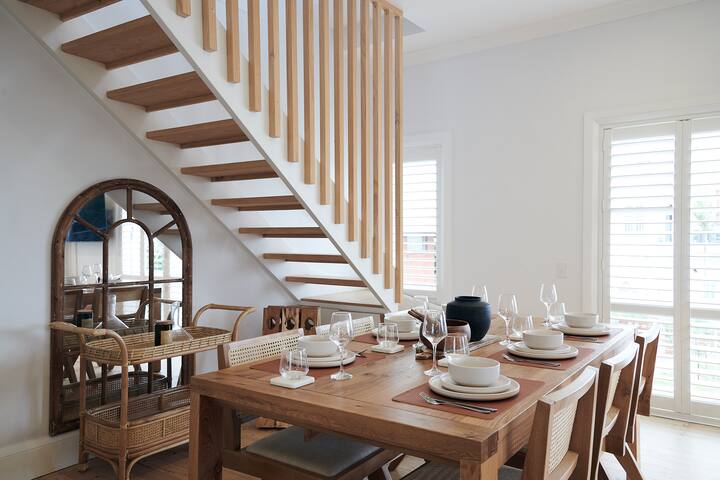 Beachfront 2-storey Penthouse Clovelly “VellyLove” gallery image 5