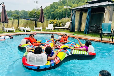 Huge Farmstay w/ Pool, Animals, Pond, & Game Room