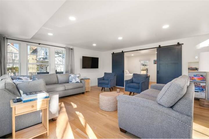 Narragansett Pier Luxury Rental gallery image 3