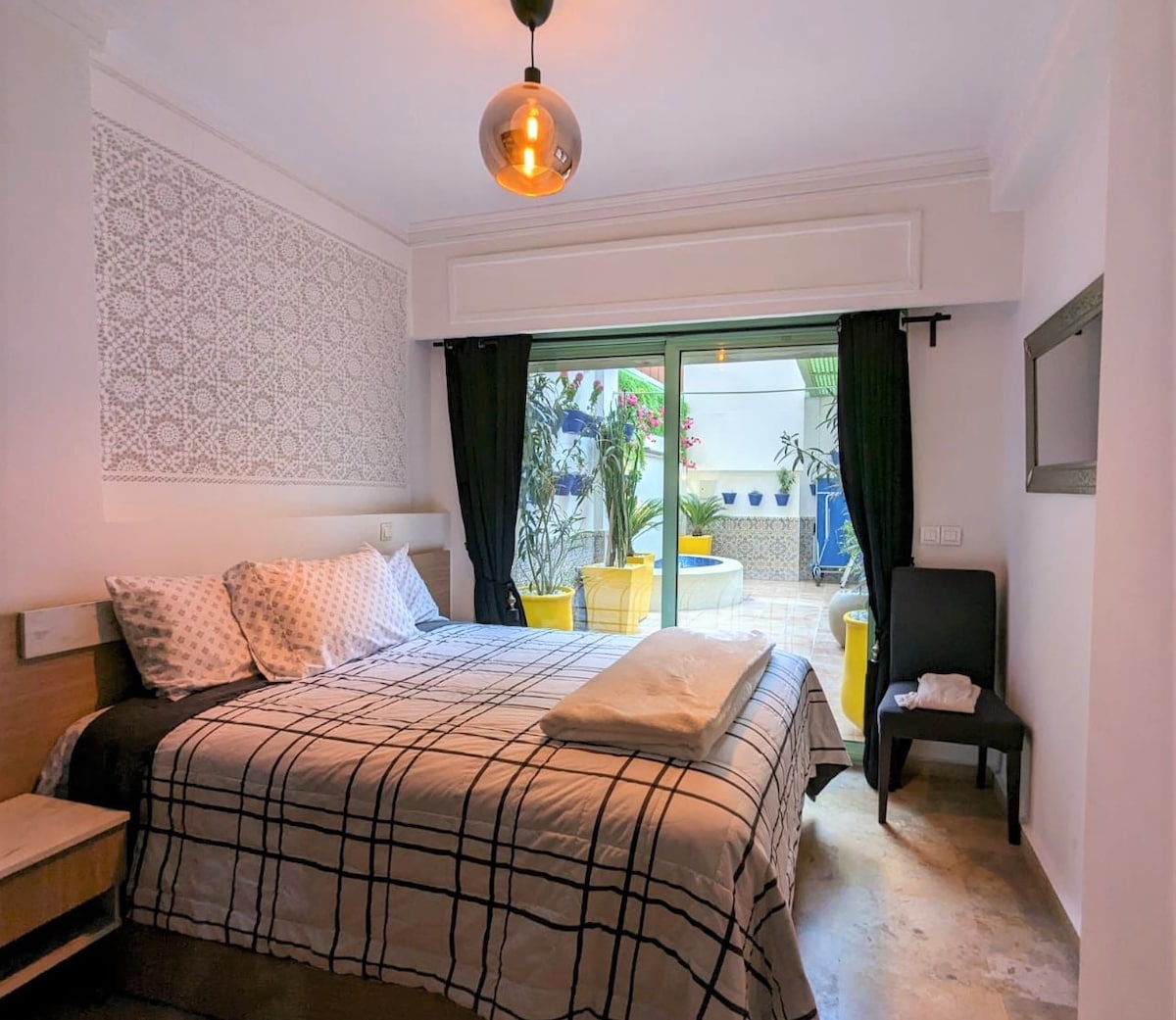 เรามีผ้าห่มและหมอนเสริมมากมายเพื่อความสะดวกสบาย