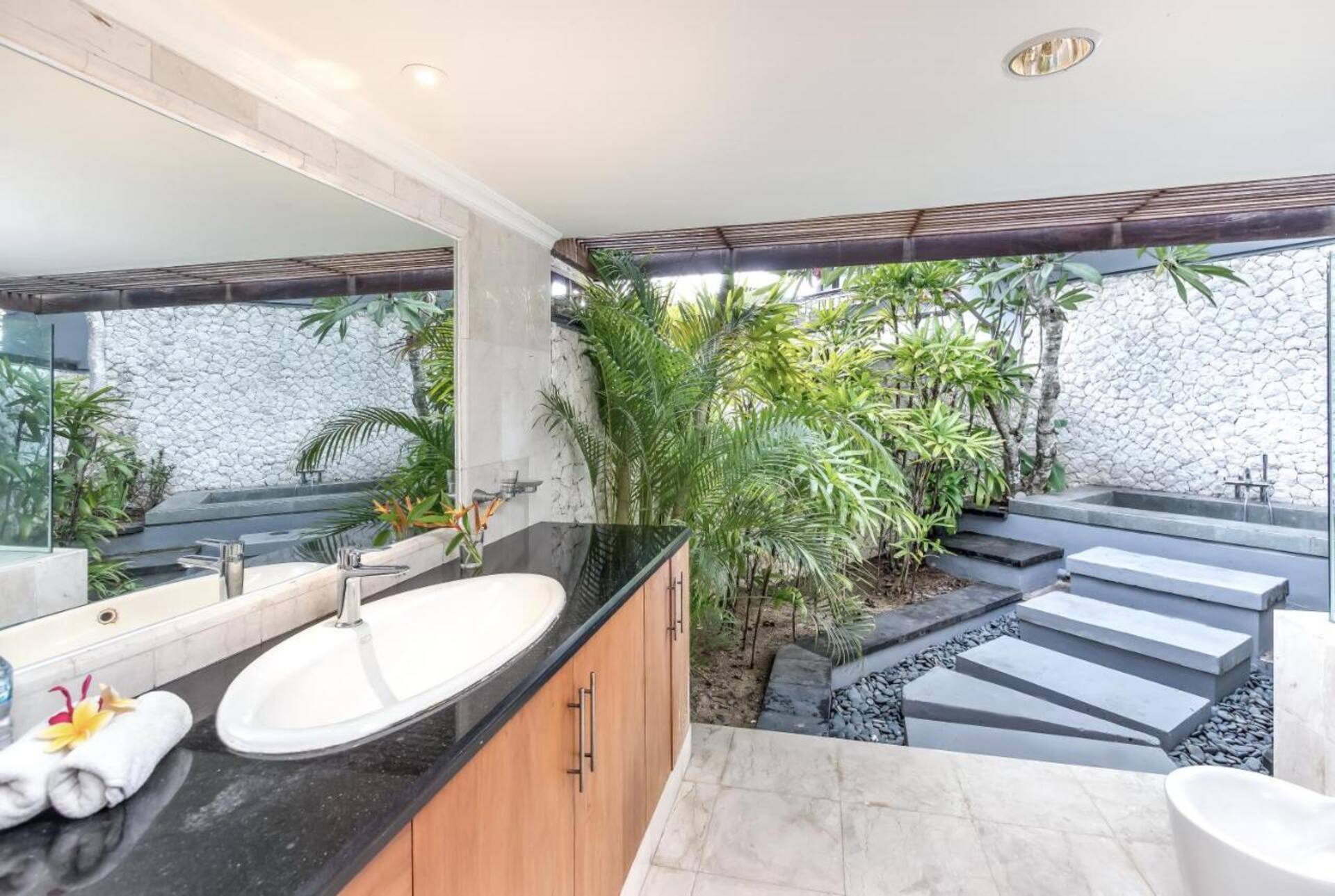 Sprawling Cliffside Estate 10 Bedroom Private Villa in Jimbaran 2