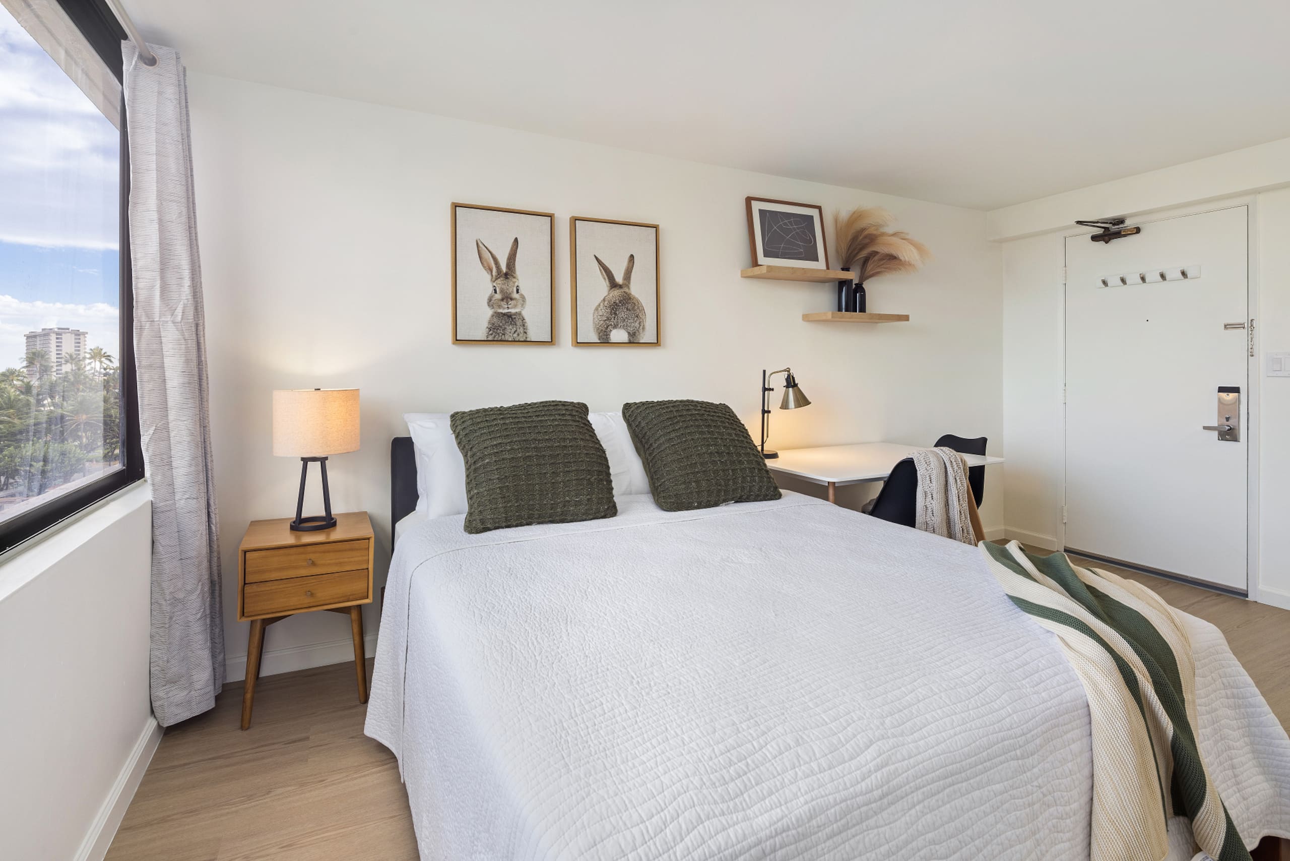 Cozy Waikiki Dream with Ala Wai View - Image 6