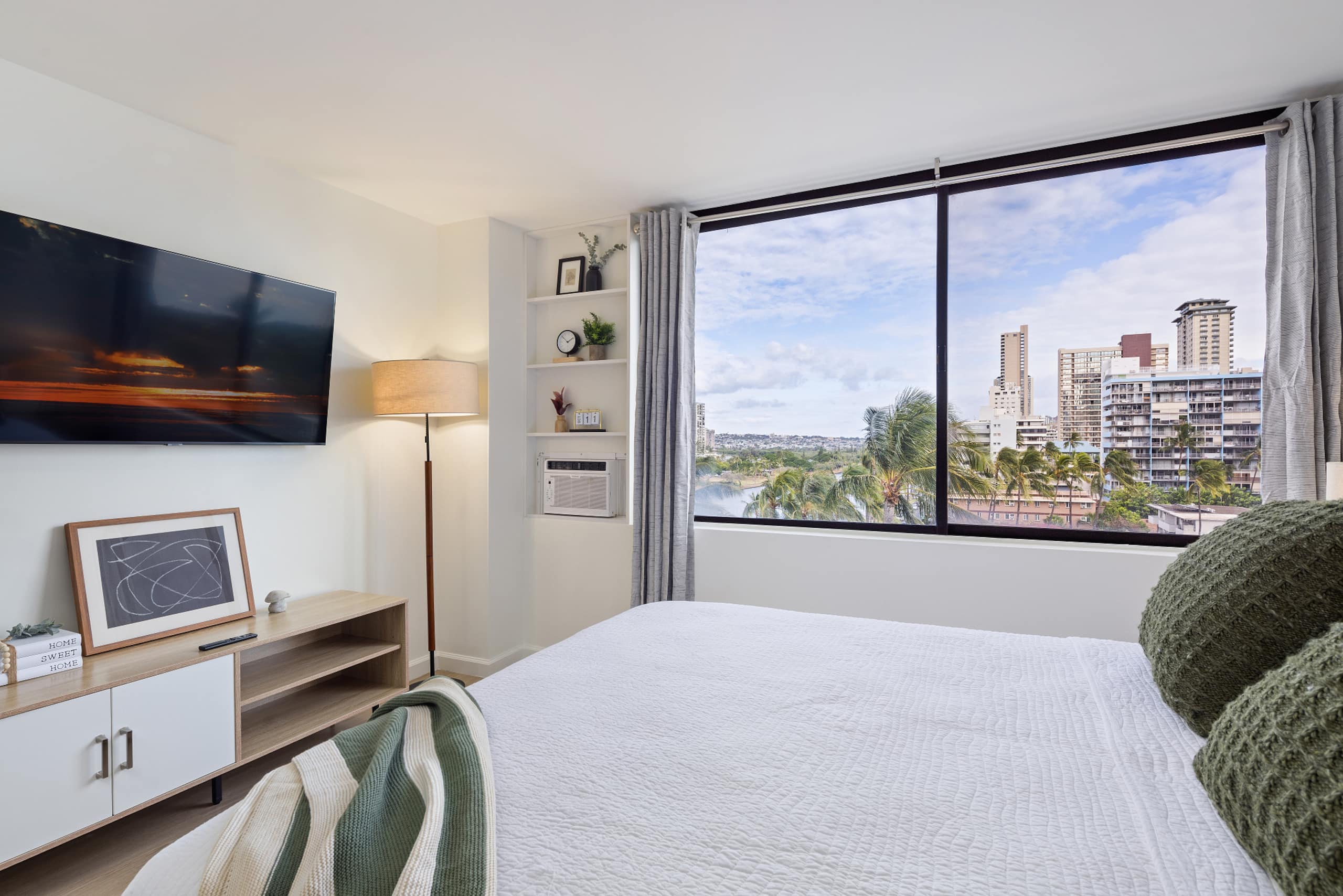 Cozy Waikiki Dream with Ala Wai View - Image 3