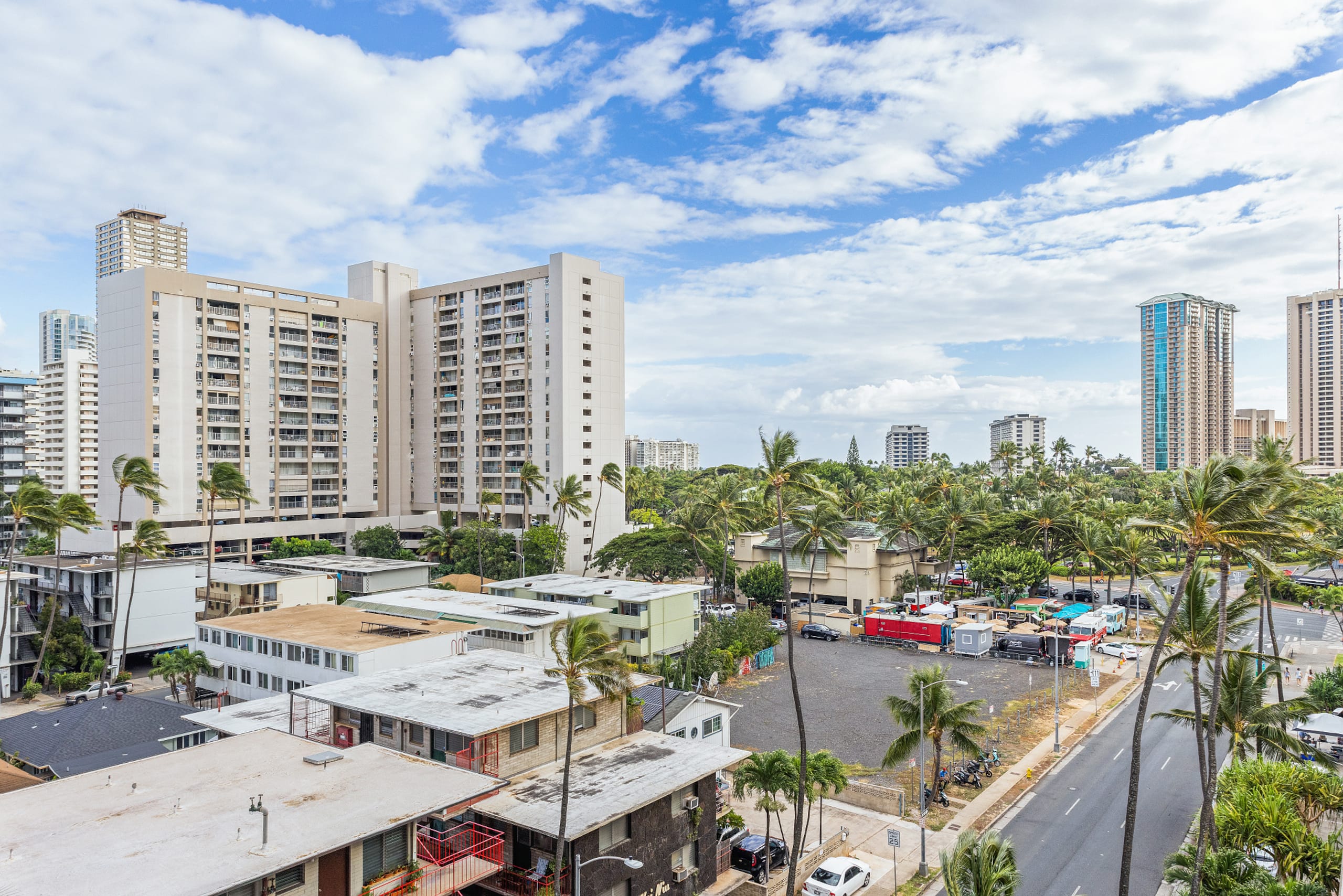 Cozy Waikiki Dream with Ala Wai View - Image 23