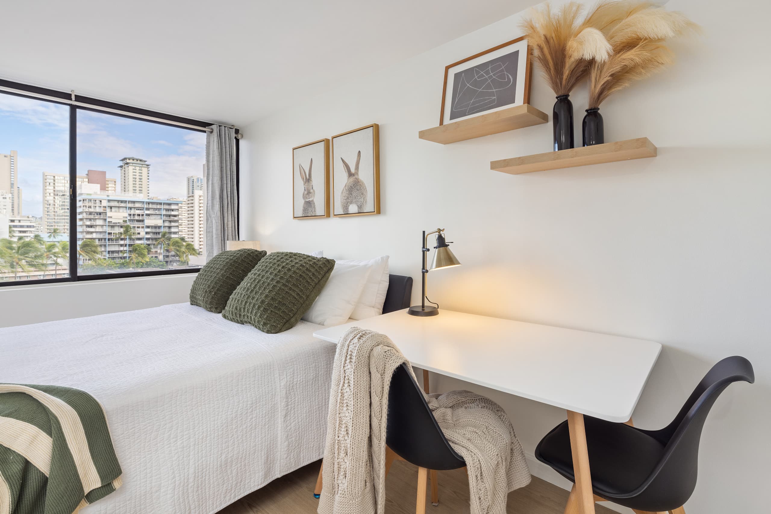 Cozy Waikiki Dream with Ala Wai View - Image 5