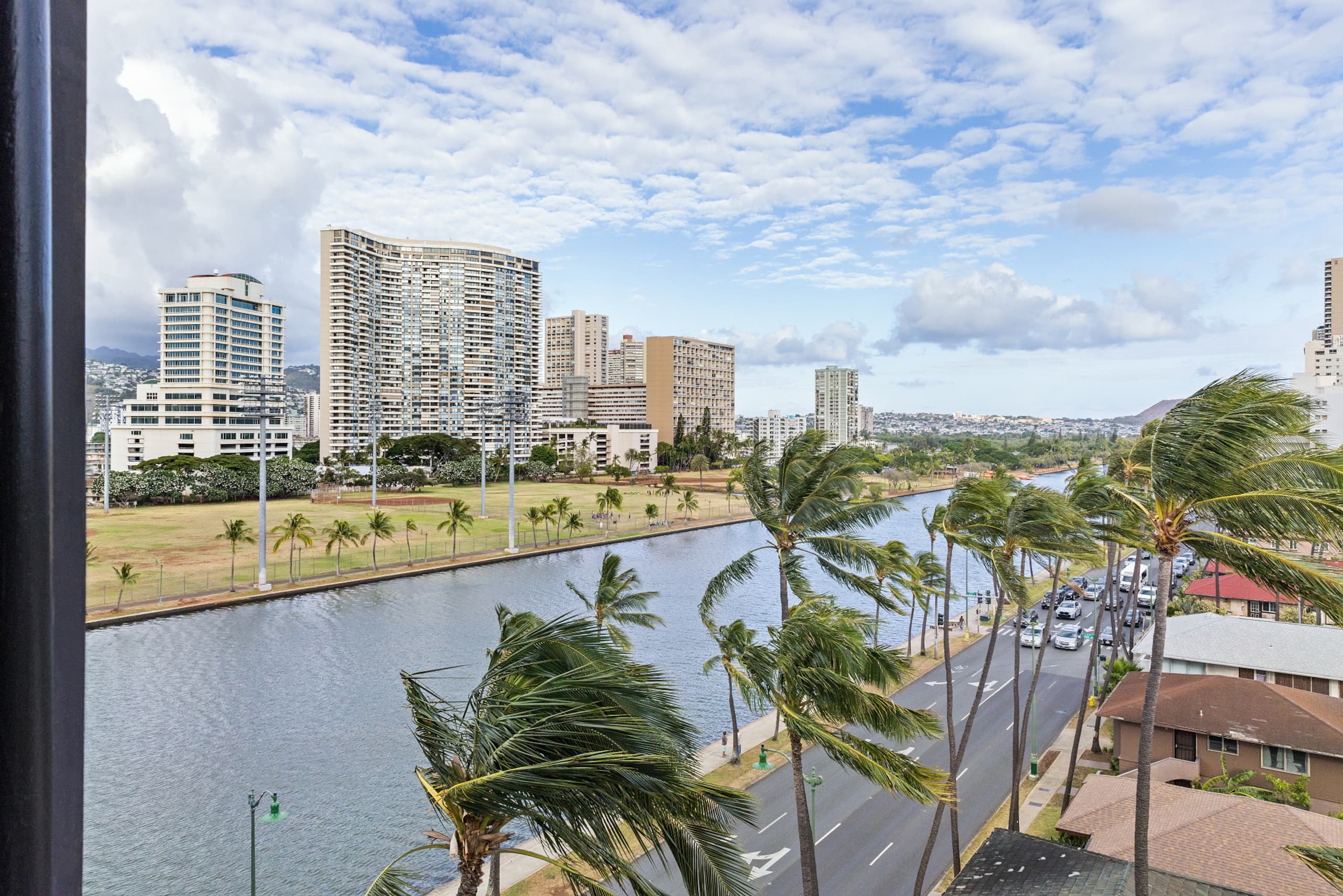 Cozy Waikiki Dream with Ala Wai View - Image 22