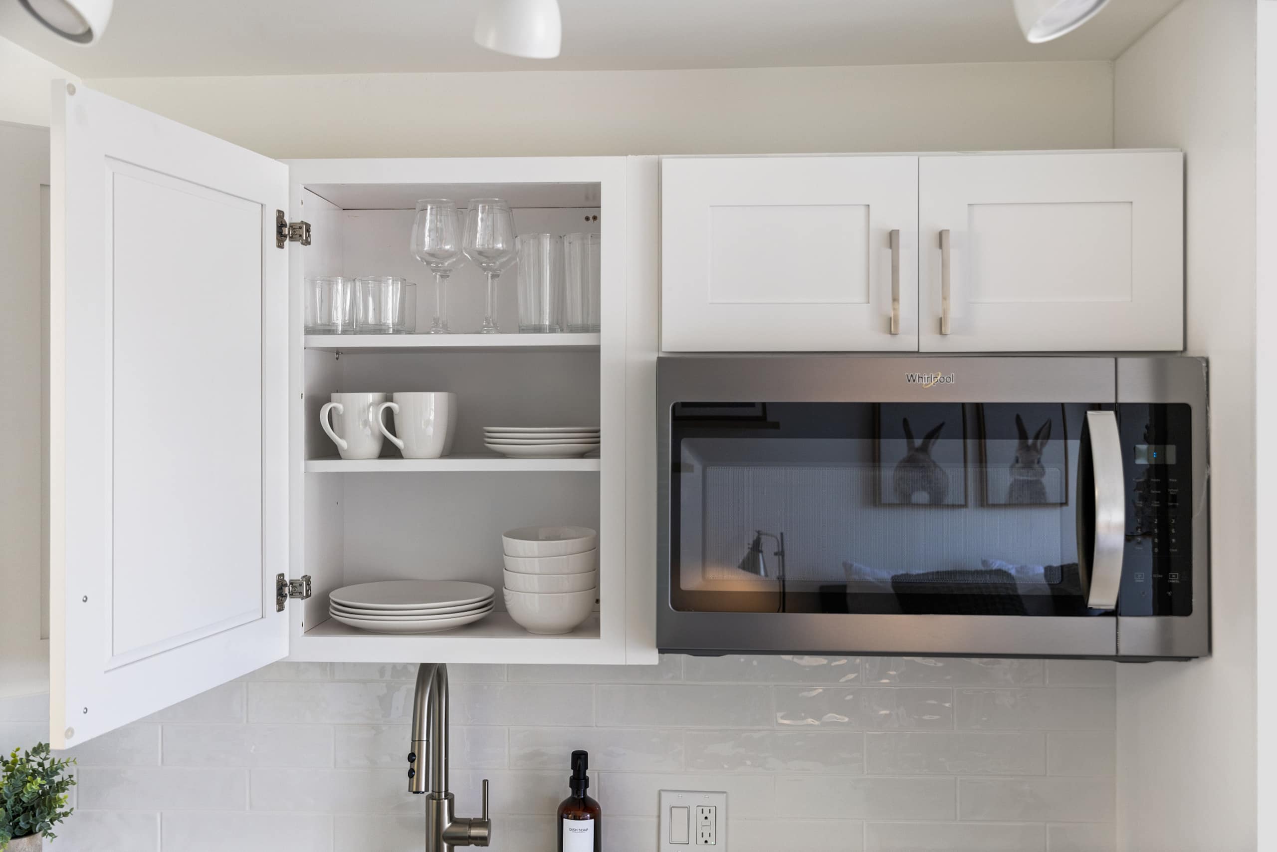 Cozy Waikiki Dream with Ala Wai View - Image 19