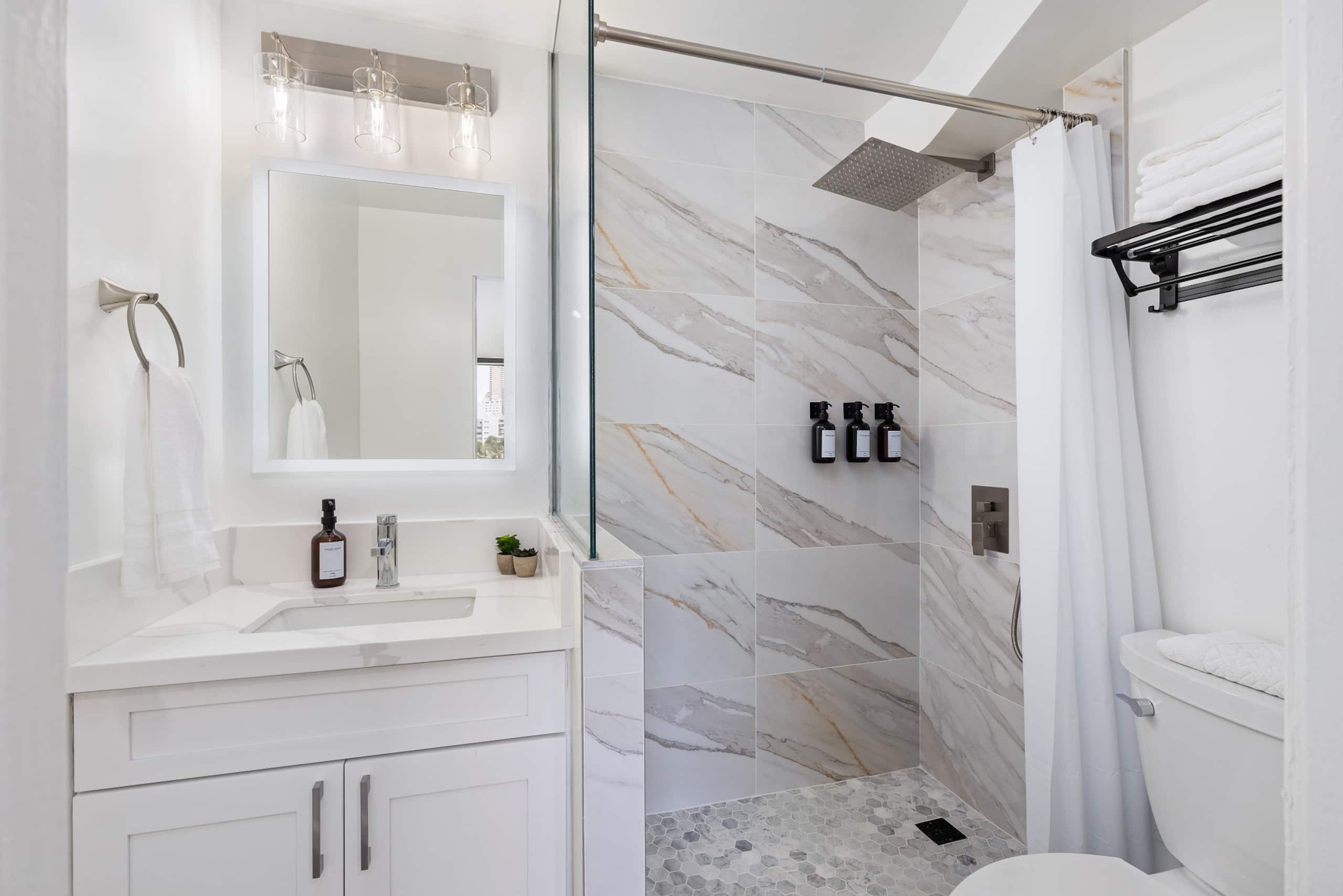 Cozy Waikiki Dream with Ala Wai View - Image 17