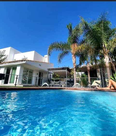 Las Vegas
Luxury villa with pool and barbecue