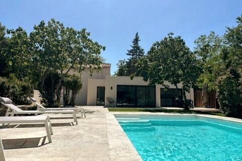 Villa with pool and hot tub