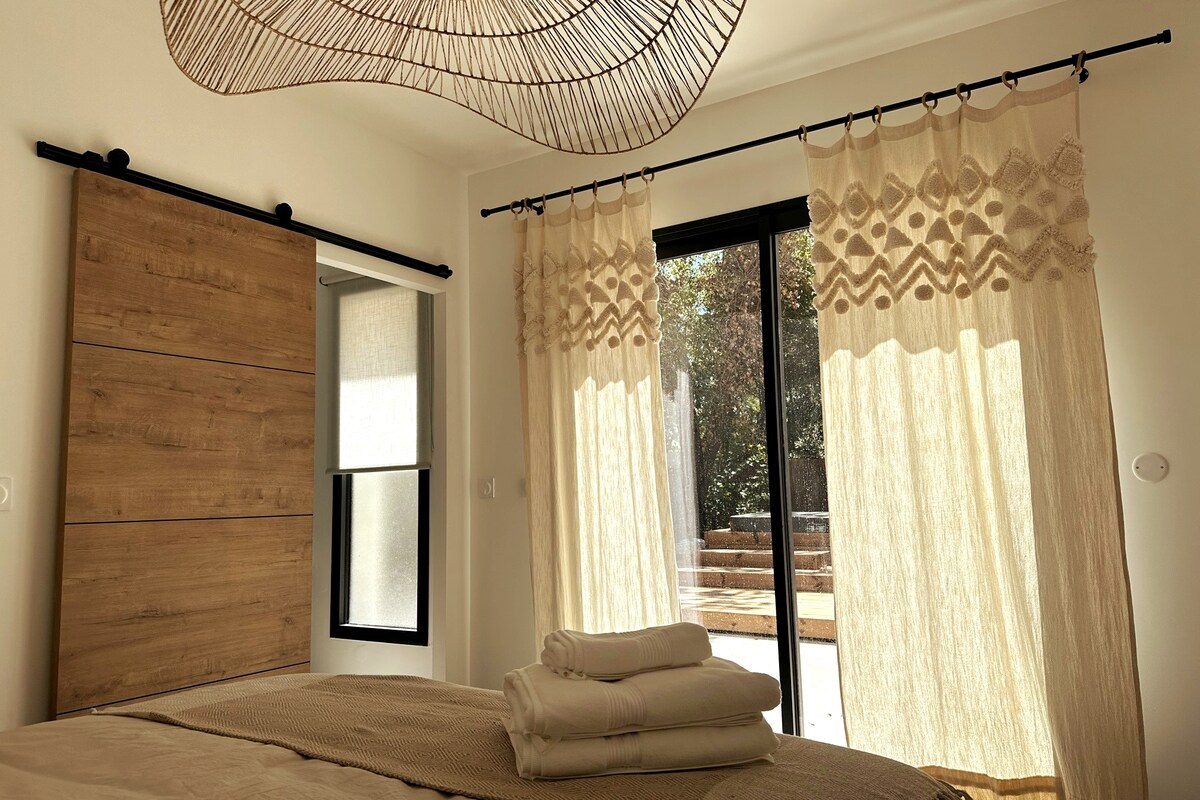 Habitación principal con acceso al spa