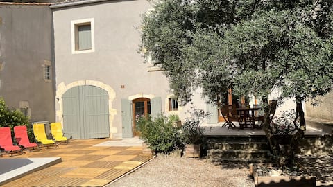 Character House between Nîmes and Pont-du-Gard