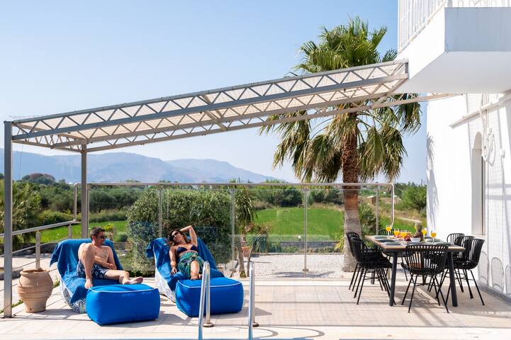 Santo Villa, walking distance to beach & amenities gallery image 3